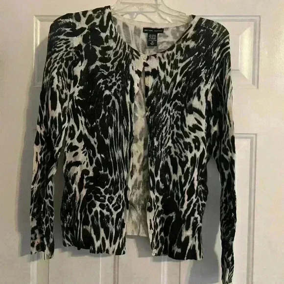 New York & Company Sweater - Picture 1 of 3